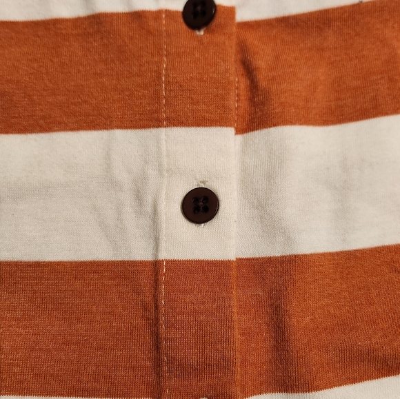 Striped Sleeveless Button-Up Top - Picture 3 of 4
